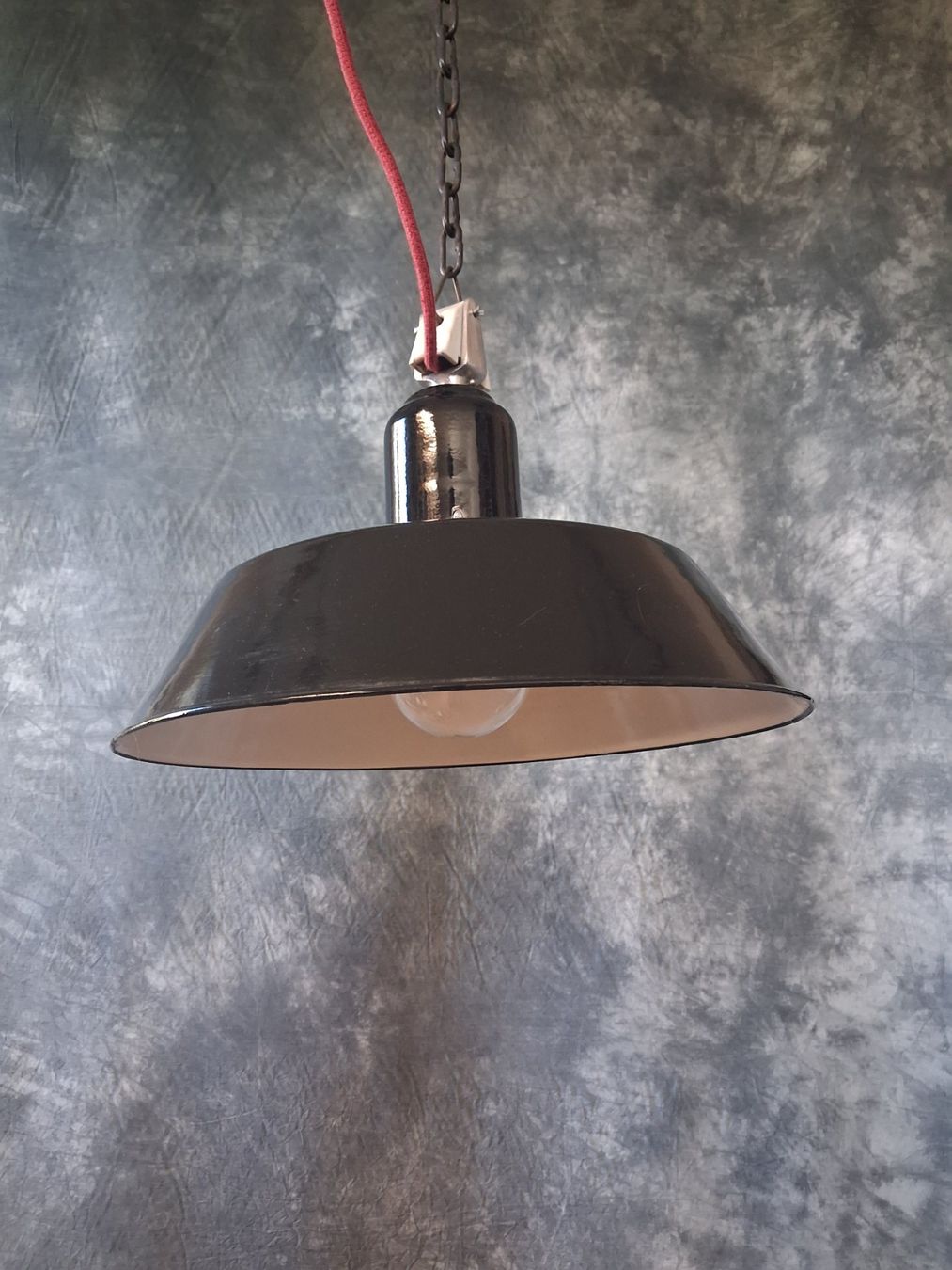 Lampade: Restaurierte alte Emaille Industrie Lampe – Usato da Winterthur venduto da lampenretter