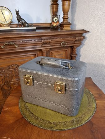Klassischer Vintage Cosmetickoffer / Beautycase Grau