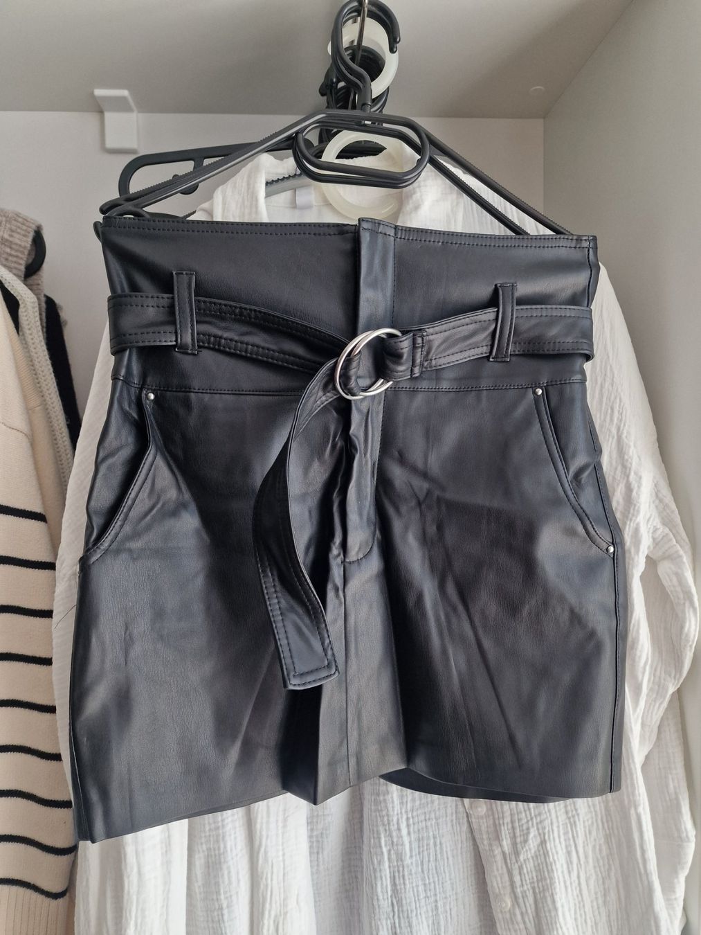 Bershka Gonne: Leder Rock Bershka – Nuovo (secondo la descrizione) da Altishausen venduto da ter_58nj