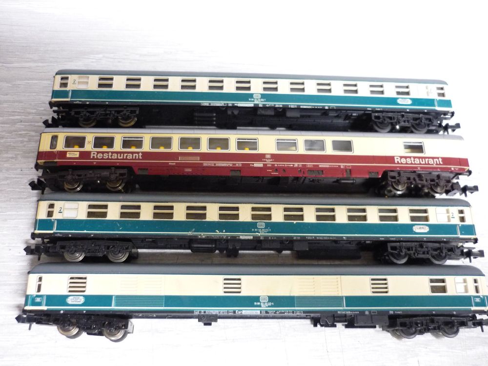 Lot De 4 Wagons Militaires Lima – Super Détaillés, état Comme Neuf, Couleur Verte
