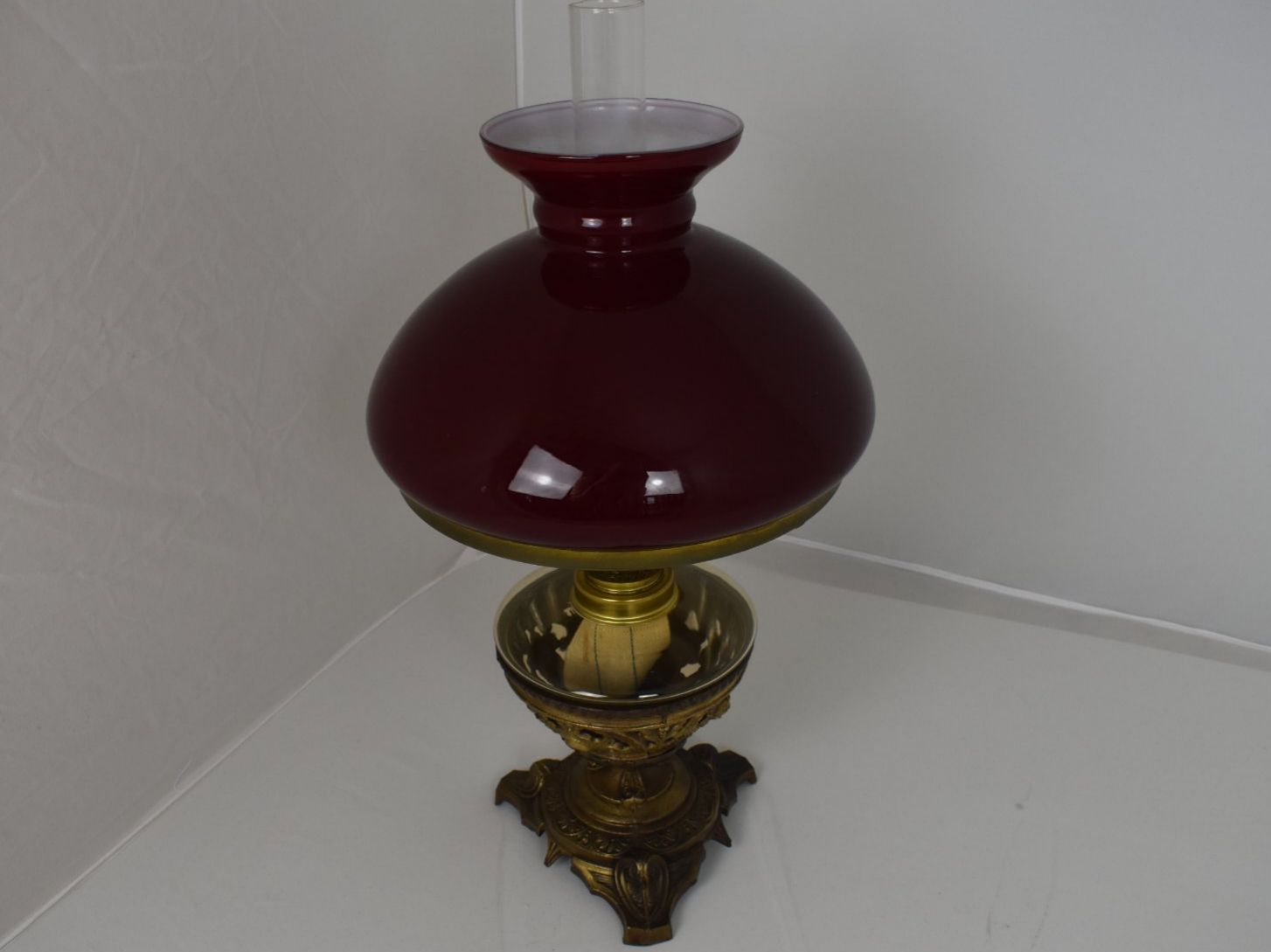 Lampade: Petroleumlampe in Rot / Gold – Usato da Interlaken venduto da schatzkiste_seeburg