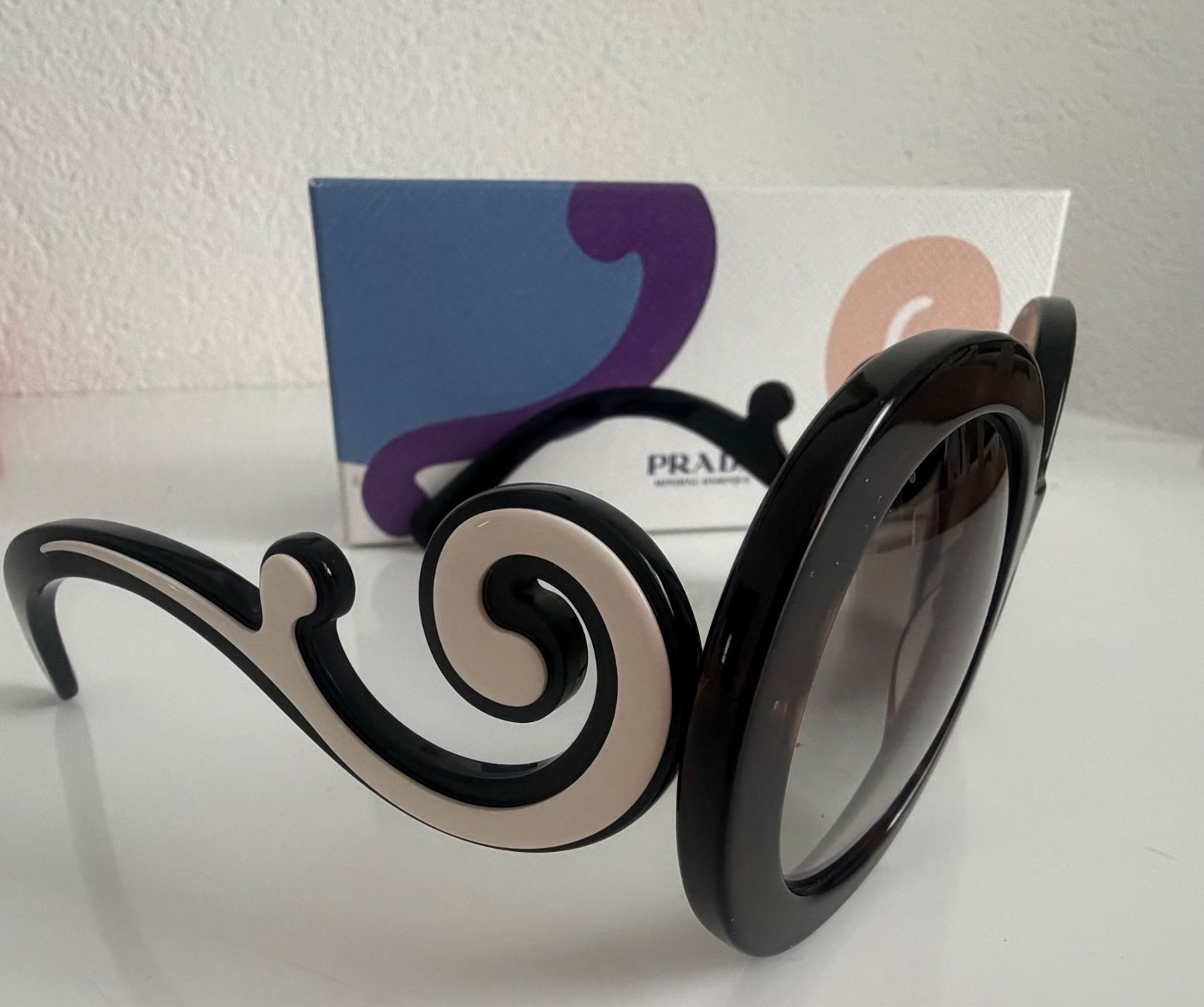 Prada Occhiali & Lenti: Lunettes de soleil PRADA Baroques – Nuovo (secondo la descrizione) da Tavannes venduto da tacha2503 1