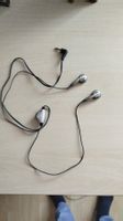 Écouteurs intra-auriculaires argentés avec prise jack 3,5 mm