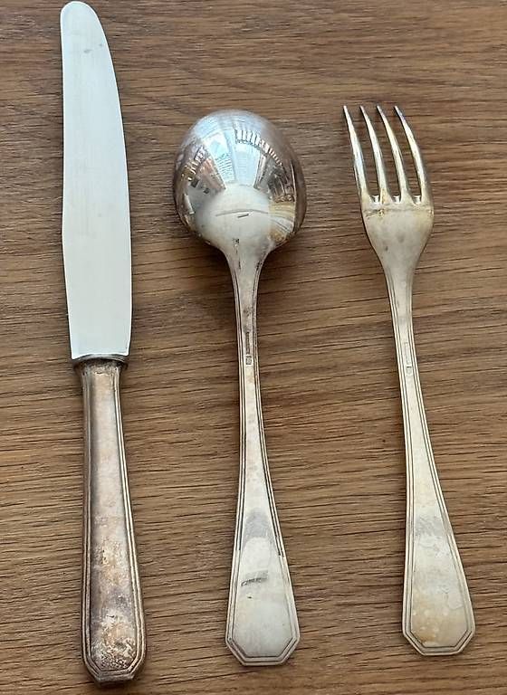 Christofle Couverts: Christofle versilbertes Besteck  24-teilig – D'occasion à Möhlin par svd_r8h5 2