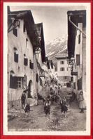 BERGÜN DORFSTRASSE MIT ZIEGEN, CHÈVRES, GOATS.