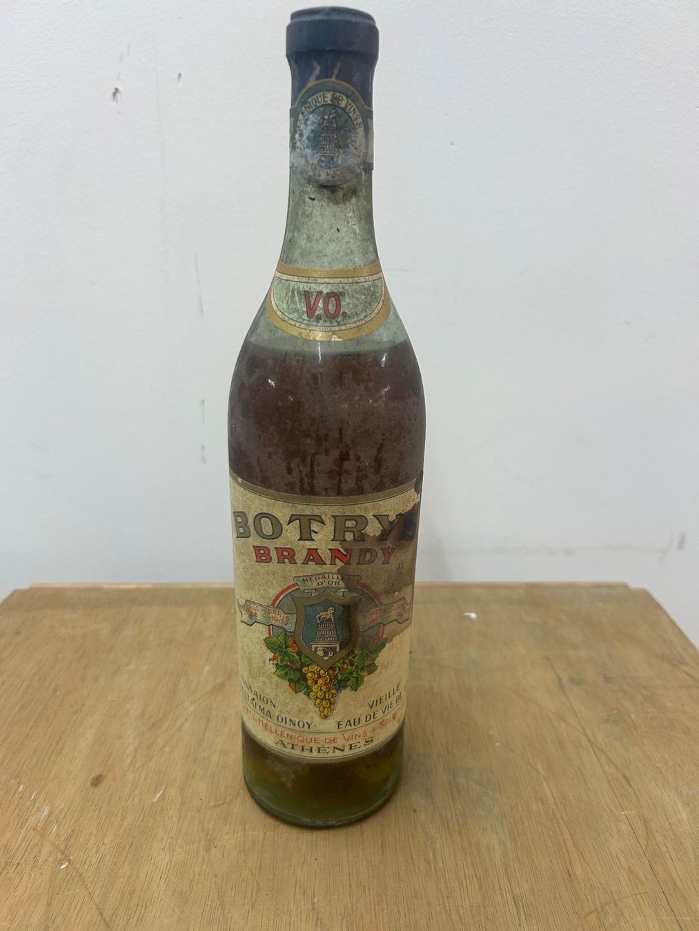 Wein: 1 Flasche Botrys Brandy V.O. griechischer Brandwein – Gebraucht aus Zürich von Levelart