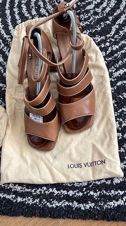 Louis Vuitton Damenschuhe: NEUWERTIG***Orig.Vuitton Sandale, Gr.40**TOP GESCHENK*** – Neu (gemäss Beschreibung) aus Zürich von Ceca52