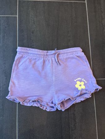 Schöne Shorts Grösse 116