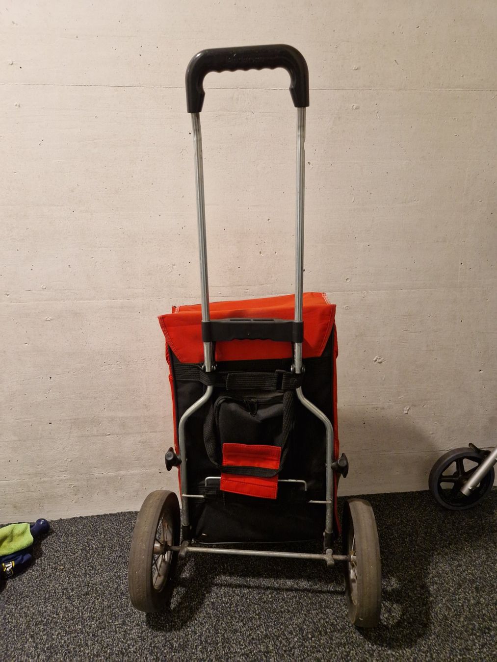 Sonstiges für Haushalt & Wohnen: Einkaufs Trolley rot – Gebraucht aus Wallisellen von soat 1