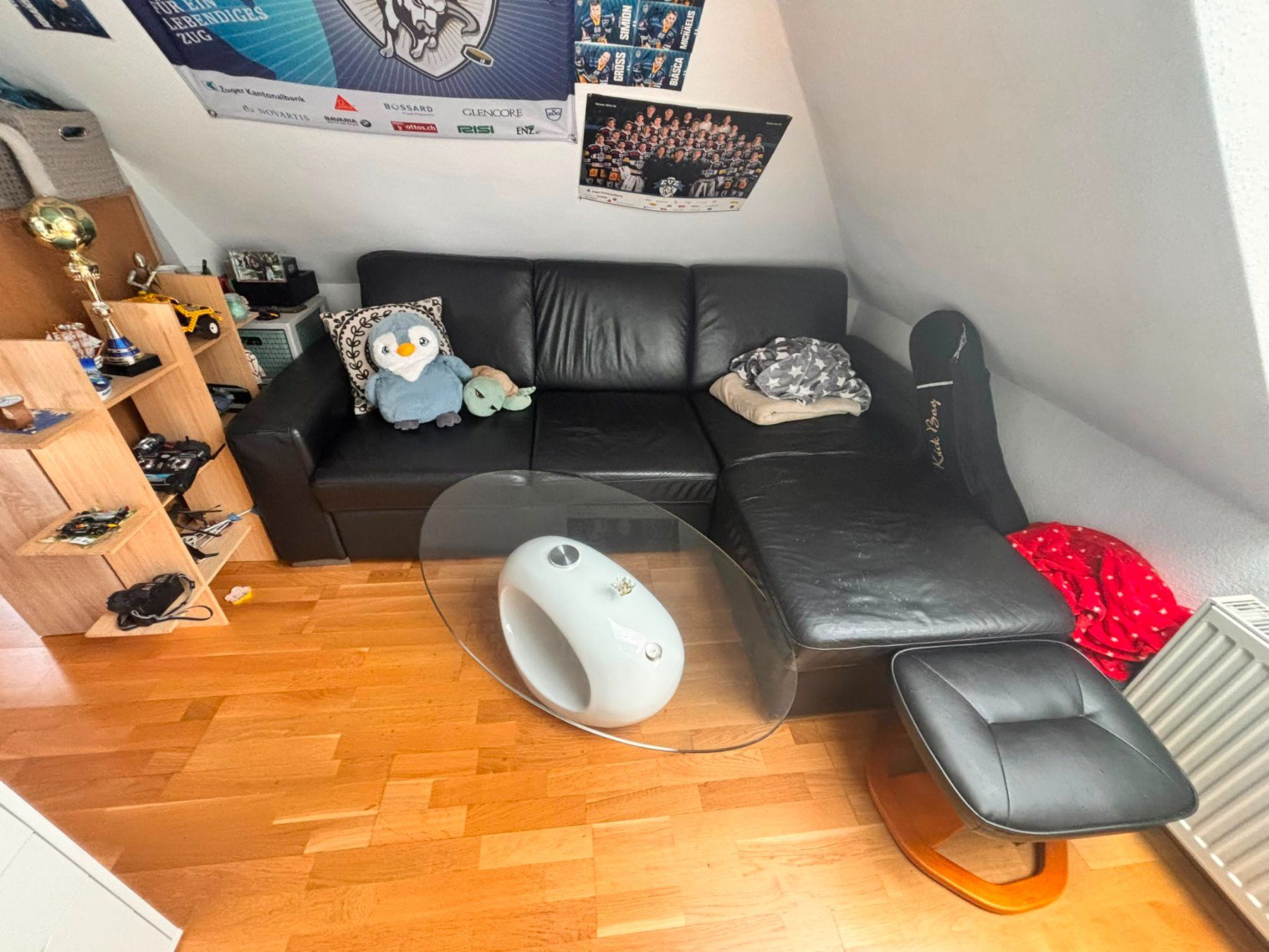 Sofas: Ecksofa Leder schwarz gebraucht mit Glasstisch – Gebraucht aus Altdorf UR von Fil_k7bn