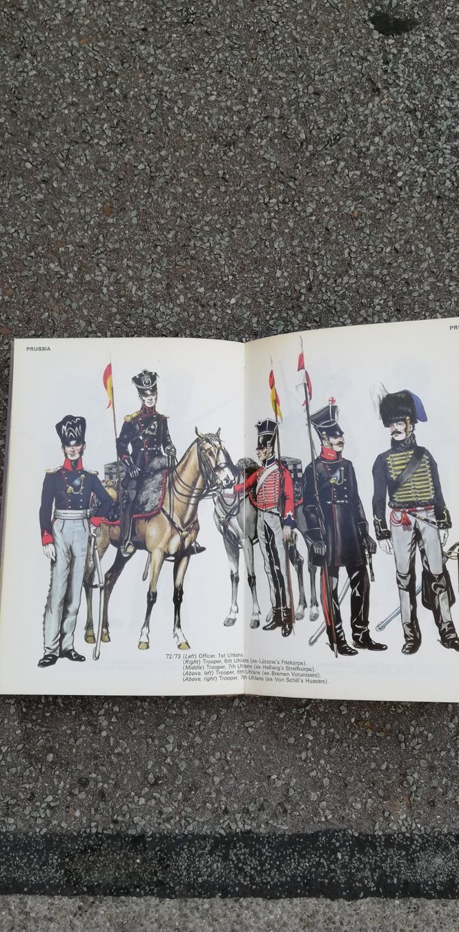 Libri: Uniforms Of Waterloo – Usato da Thun venduto da Matthias72 9