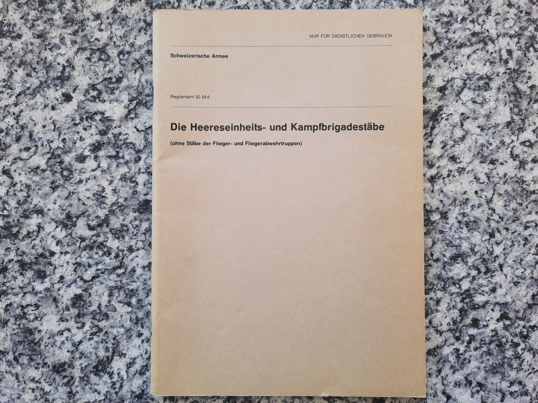 Livres: Die Heereseinheits- und Kampfbrigadestäbe – D'occasion à Ruswil par Sammlergeist