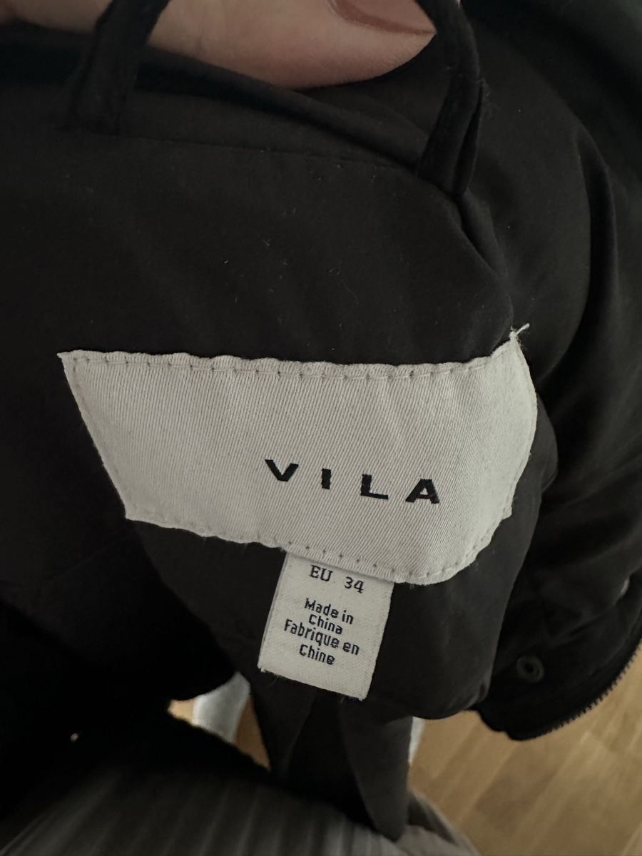 Giacche: Schwarze Winterjacke - Top Zustand wie von Zara oder Mango – Usato da Zürich venduto da Mimitu 4