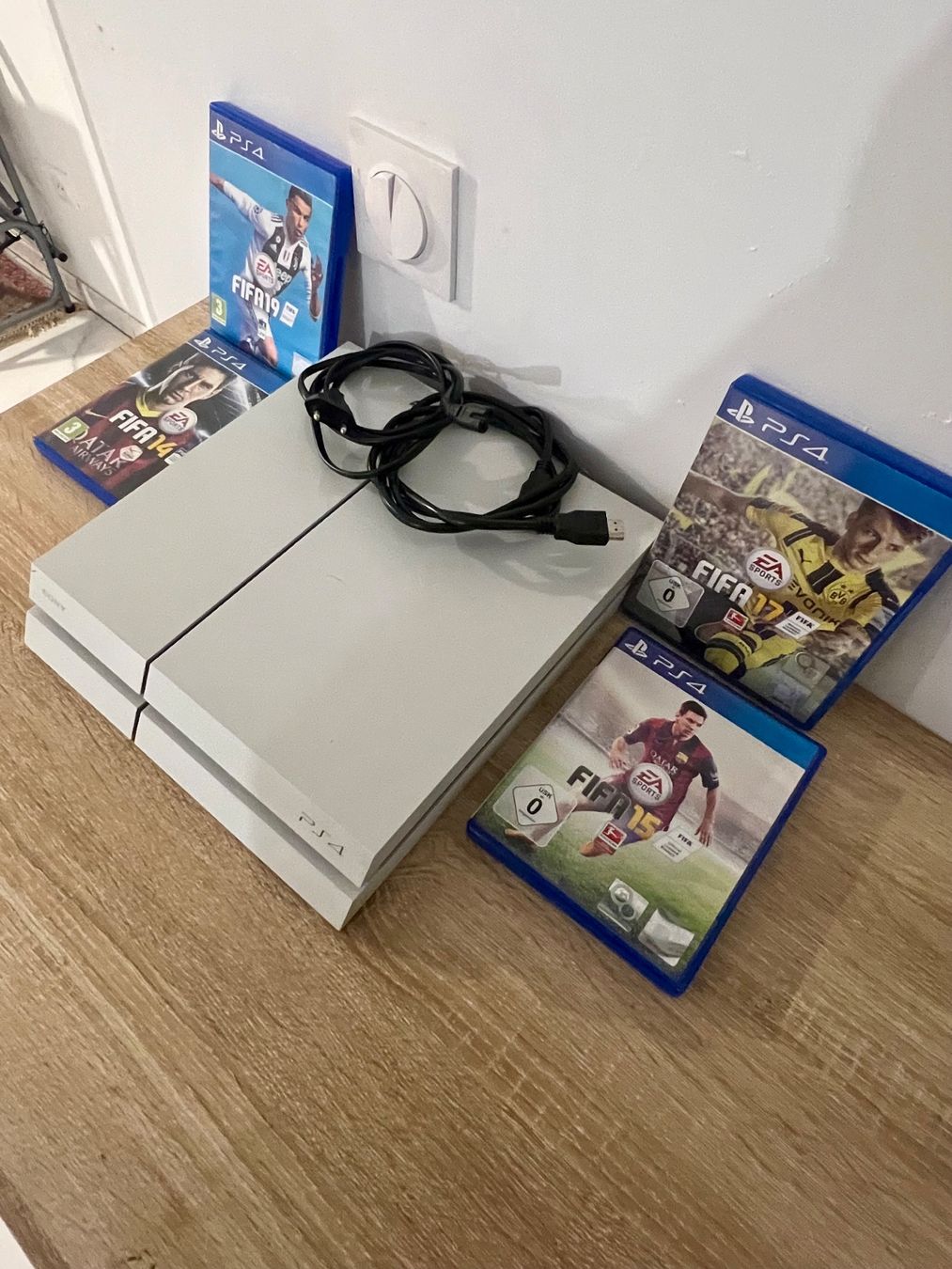 Sony Console: PlayStation 4 F.W 12 mit Strom Kabel + HDMI – Usato da Zürich venduto da T.E.B 1