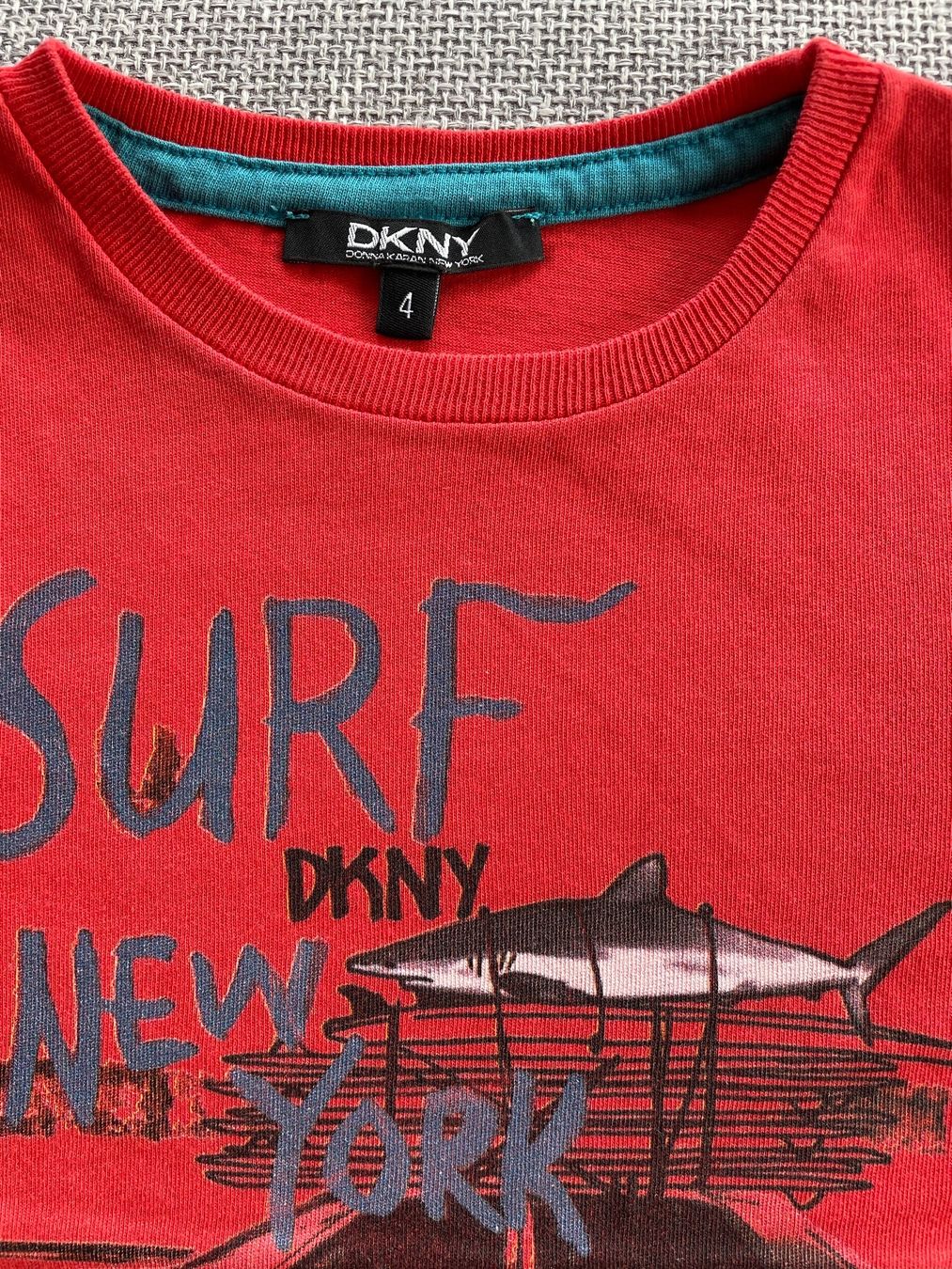 Camicie, T-shirt & Polo: DKNY T-shirt boy 4Y – Usato da Lausanne venduto da Jarosz