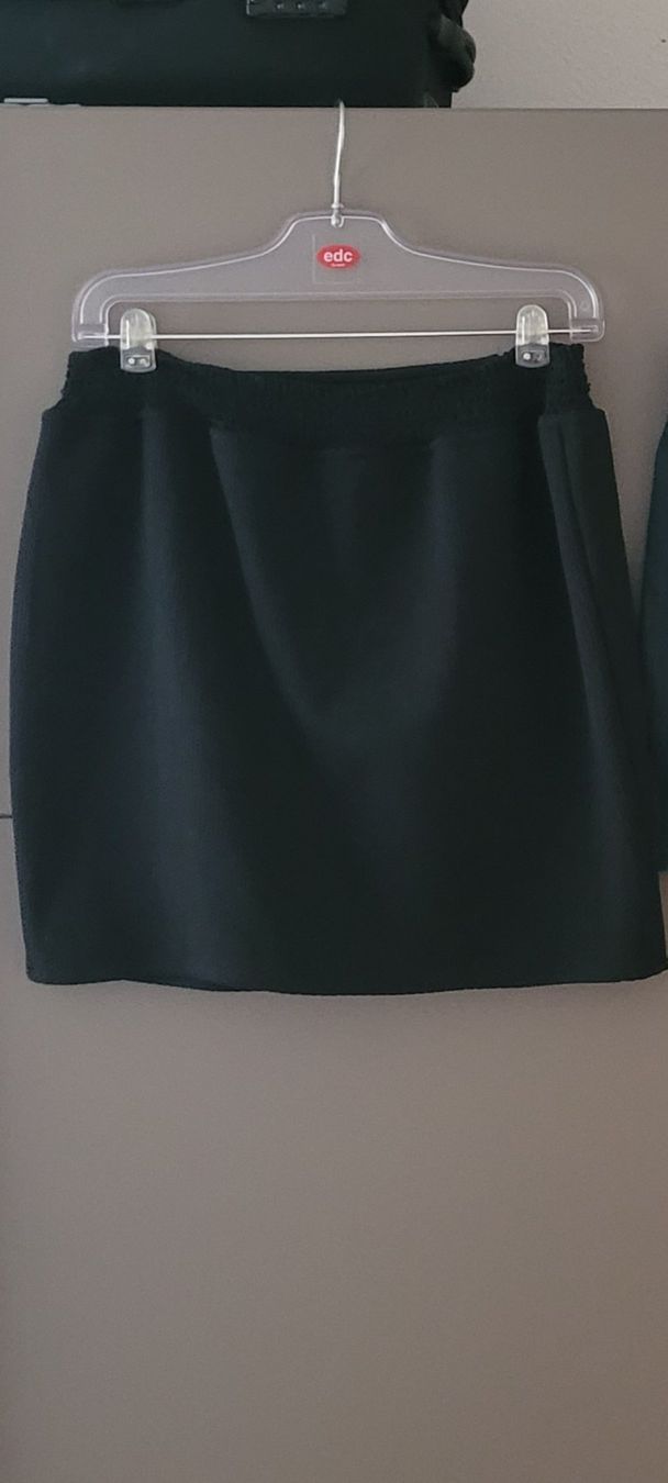 Nafnaf Röcke: Jupe Naf Naf noire texturée, taille  40 /élastique – Neu (gemäss Beschreibung) aus Vevey von x_y_f 1