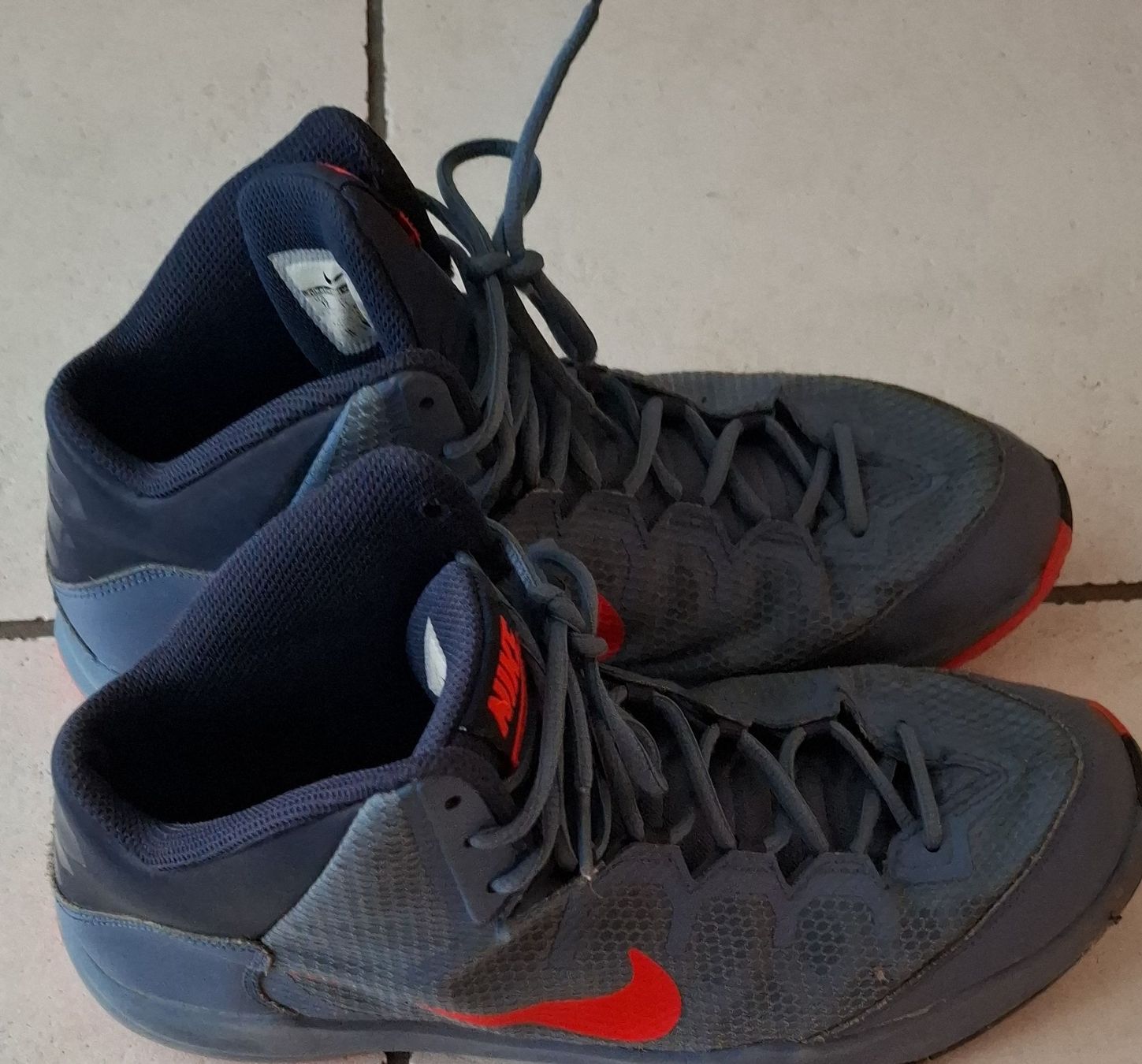 Scarpe da uomo: Nike Basketballschuhe Grösse 46 – Usato da Thun venduto da Marc.jobs