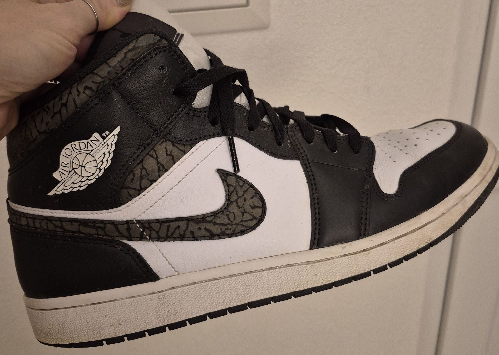 Jordan Scarpe da uomo: Nike Jordan 1 Mid SE Panda Elephant – Usato da Pambio-Noranco venduto da Chiara81