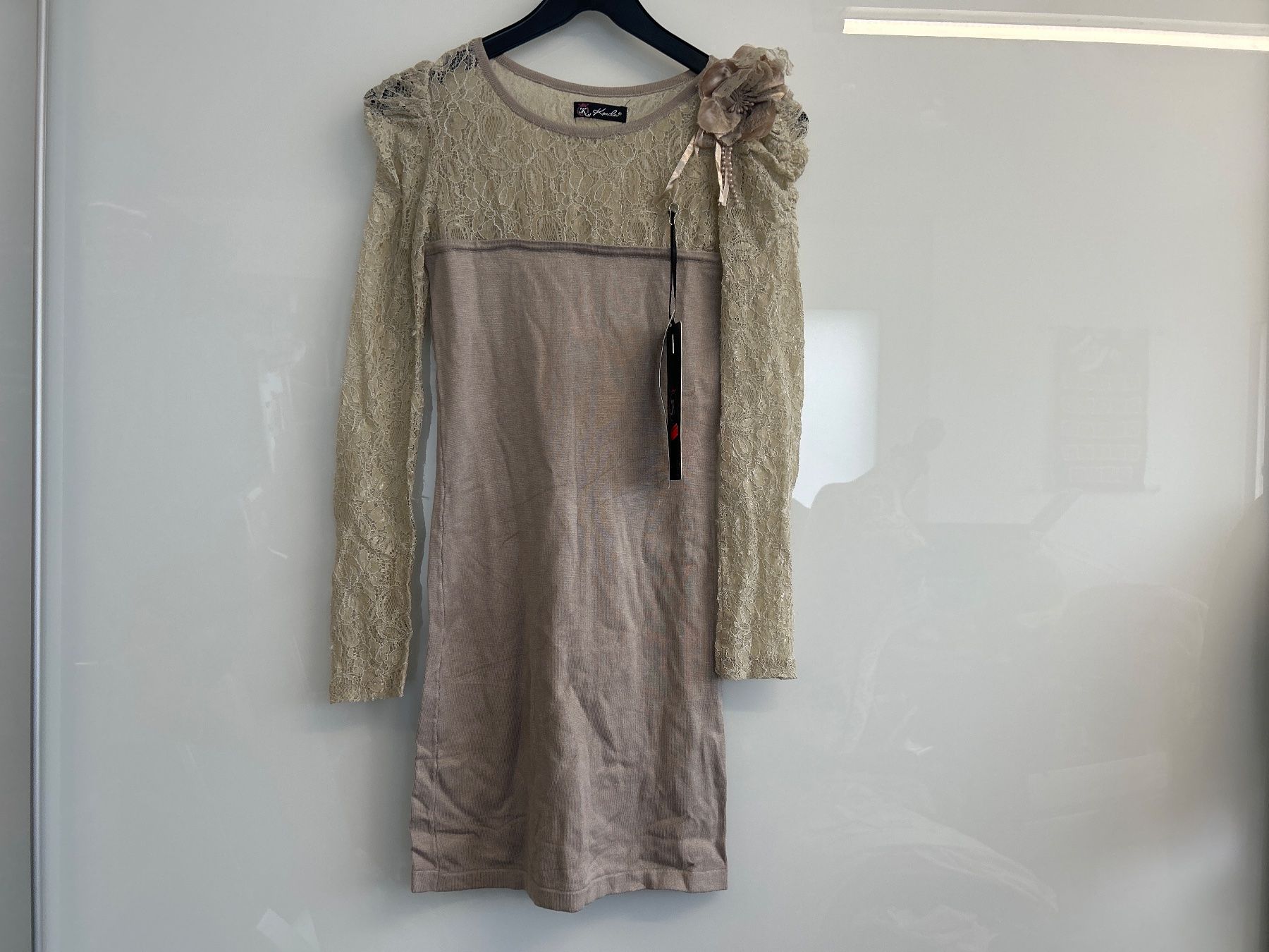 Maglioni & Felpe: Pullover Lang Figurbetont mit Spitze 1 Size Neu – Nuovo e nell'imballaggio originale da Regensdorf venduto da Spyke55