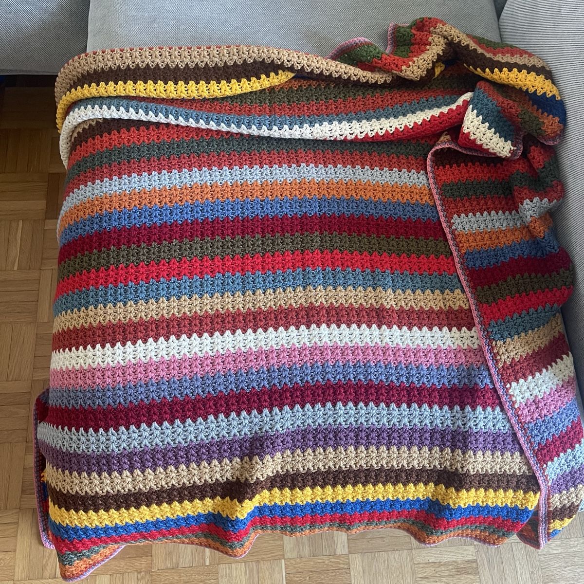 Coperte: Handgestrickte Decke mehrfarbig gestreift  – Nuovo (secondo la descrizione) da Bern venduto da dek_7bjd 4