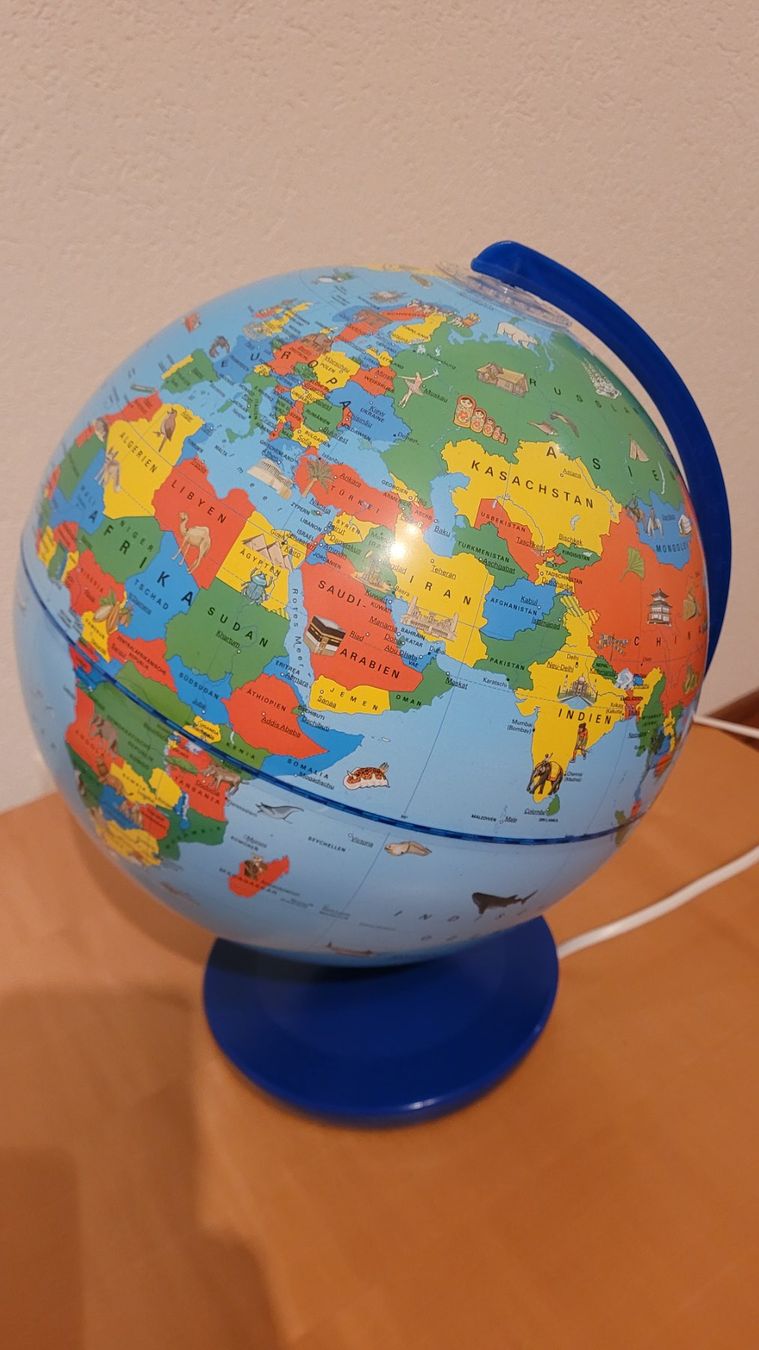 Autres décorations & accessoires: Beleuchteter Kinderglobus mit Standfuss gebraucht – D'occasion à Sulz AG par Sennli1 1
