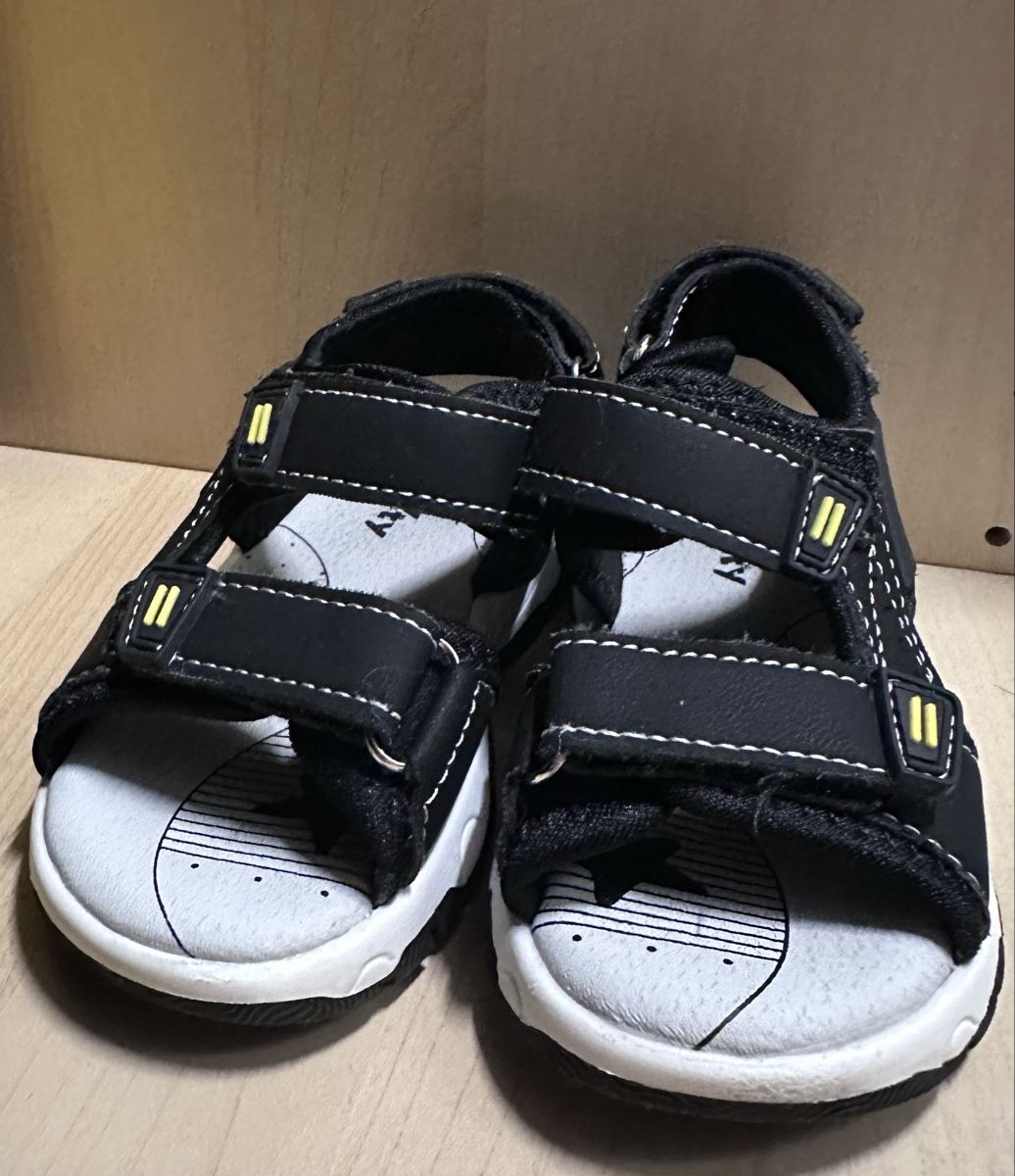Scarpe per ragazzi: Vty Sandals - Black - Size 22 – Usato da Bülach venduto da ViktoriiaMatus