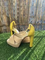Beige und gelb lachierte Sommersandalen, Zara Größe 39