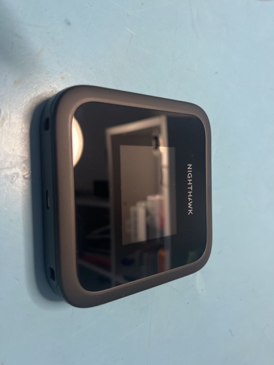 Netgear Modems & Routeurs: NETGEAR Nighthawk M3 Mobile Hotspot 5G WiFi 6 – D'occasion à Zürich par 2008andreas 2