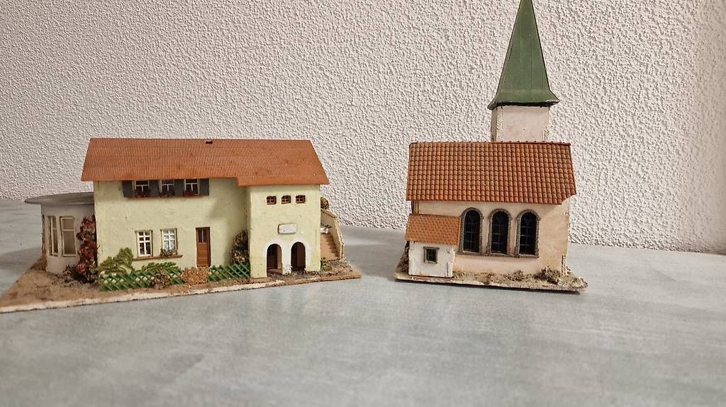 Modellini di ferrovie: Modelleisenbahn Café + Kirche – Usato da Hasle LU venduto da luc_9pxg 1