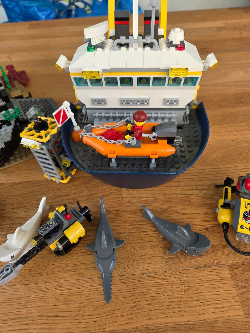 Lego Kit di costruzioni: Lego 60095 Deep Sea Exploration Vessel – Usato da Thun venduto da Reda68 6