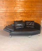 Dreipunkt Design Sofa aus schwarzem Leder 2-Sitzer