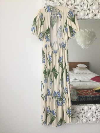 Sommerkleid creme mit Blumenmuster Zara