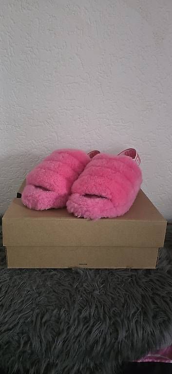 Scarpe da donna: UGG Fluff Yeah Slide rosa  super fluffy – Usato da Chiasso venduto da AlissON 4