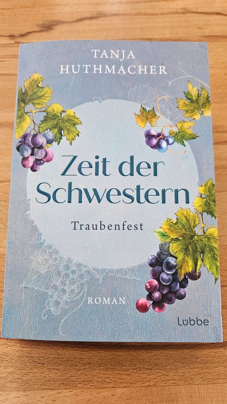 Livres: Buch "Zeit der Schwestern - Traubenfest" – Neuf (Voir description) à Root par Trinali