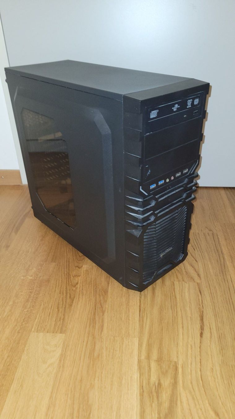 Sharkoon Custodie: PC Gehäuse Sharkoon ATX – Usato da Zürich venduto da dan_6ptz