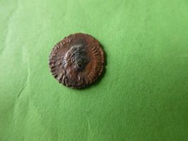 uralte Bronzemünze 12 mm     0.55 g