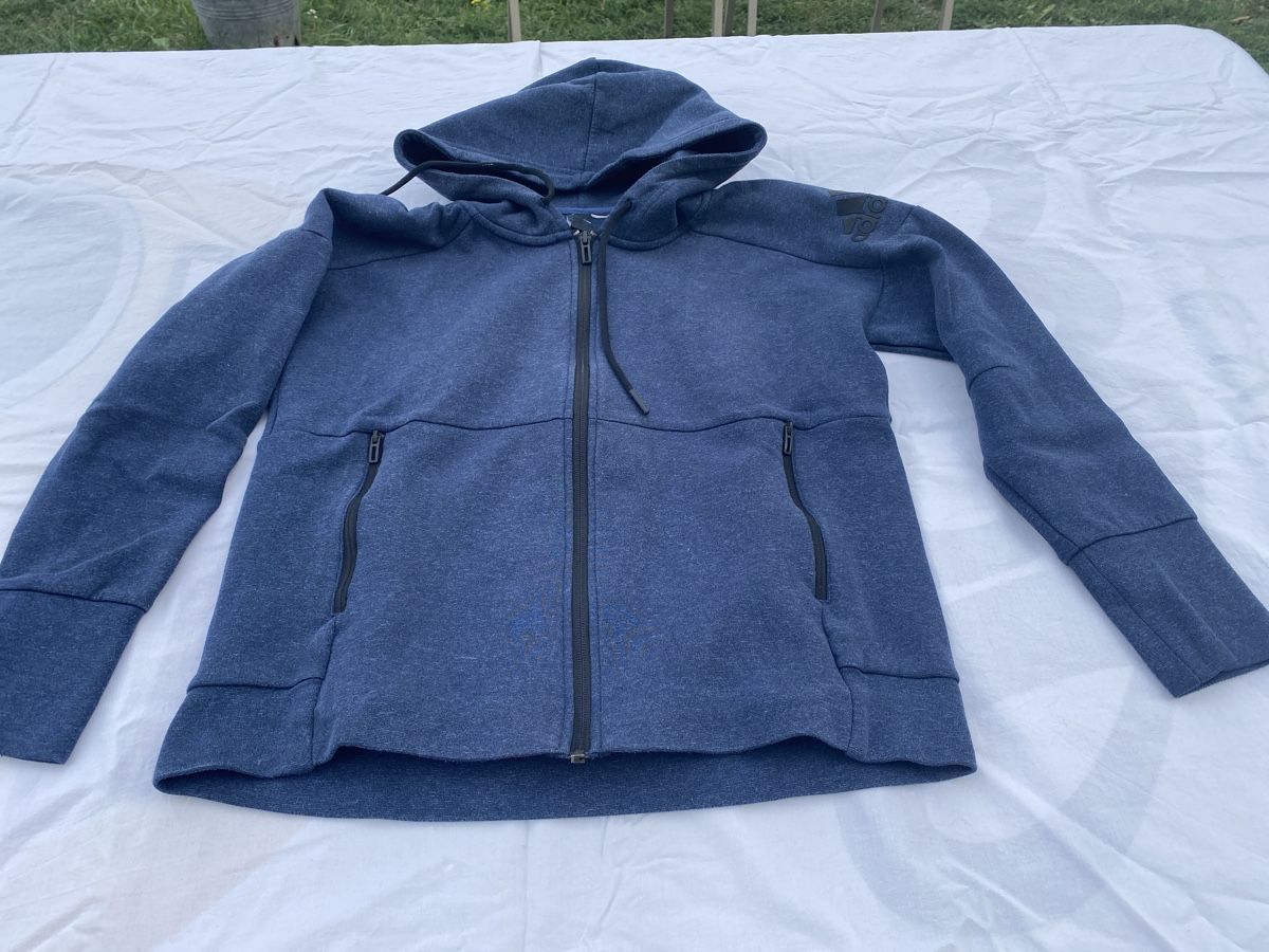 Adidas Jacken: Veste adidas  – Gebraucht aus Lonay von Ikoko