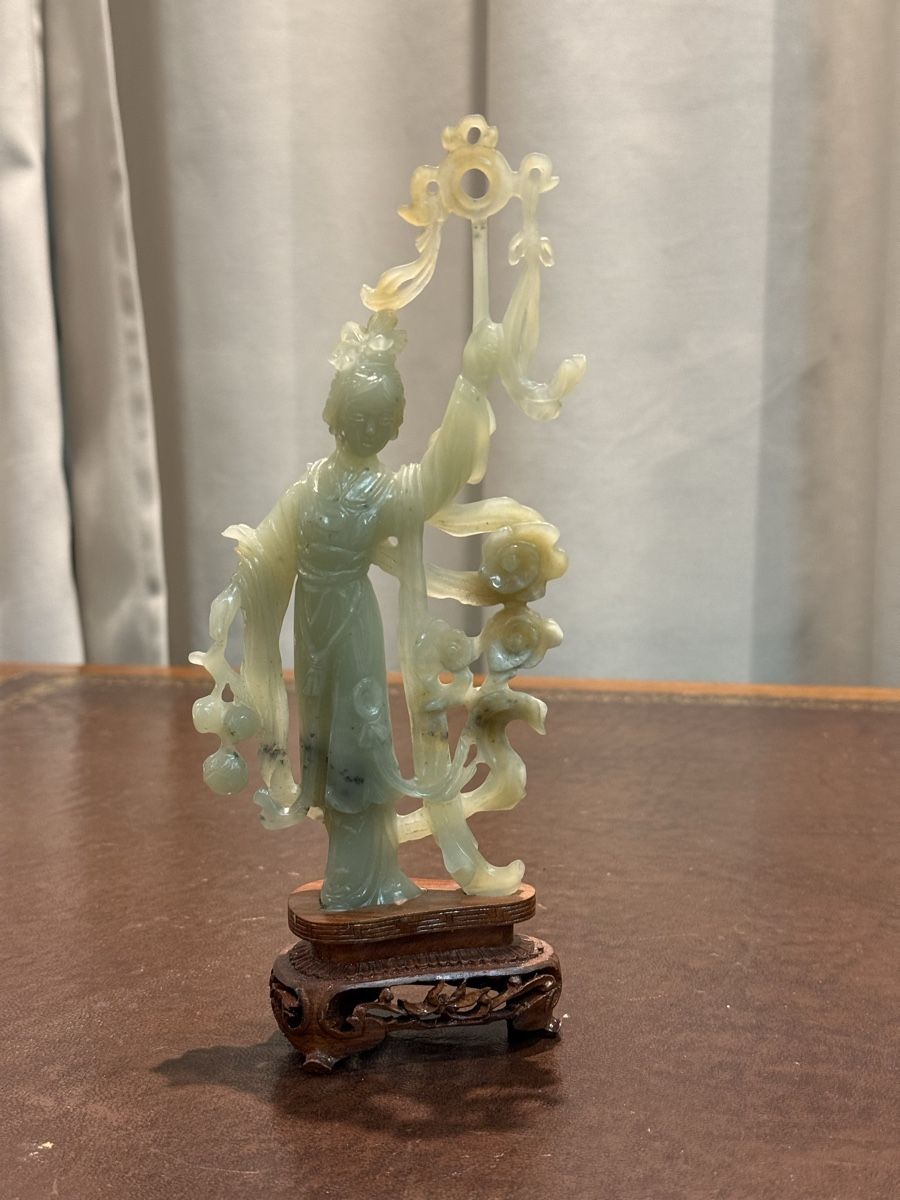 Statuette: Jade-Figur einer jungen Frau, China – Usato da Zofingen venduto da GrosisWonderkeller