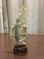 Jade-Figur einer jungen Frau, China