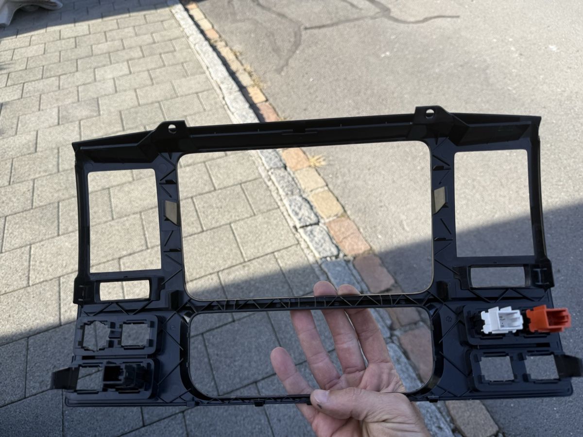 Volkswagen Tutti pezzi di ricambio auto: Cornice cruscotto VW T5 plastica nero usato – Usato da Wangs venduto da JackA88 1