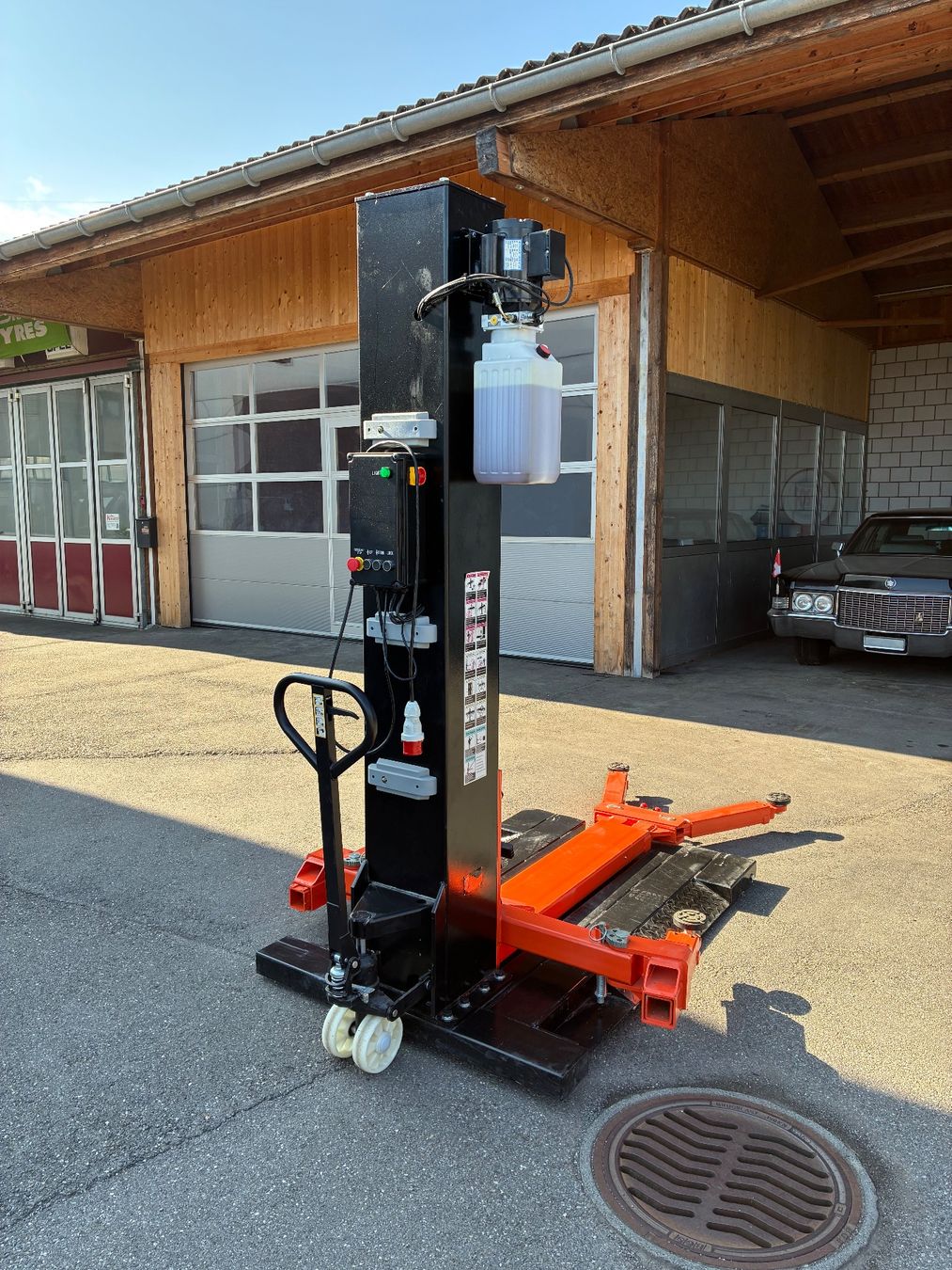 Piattaforme elevatrici & Crick: Beweglicher Einsäulen Autolift 2500KG Neuwertig – Nuovo (secondo la descrizione) da Seftigen venduto da raalls1 3