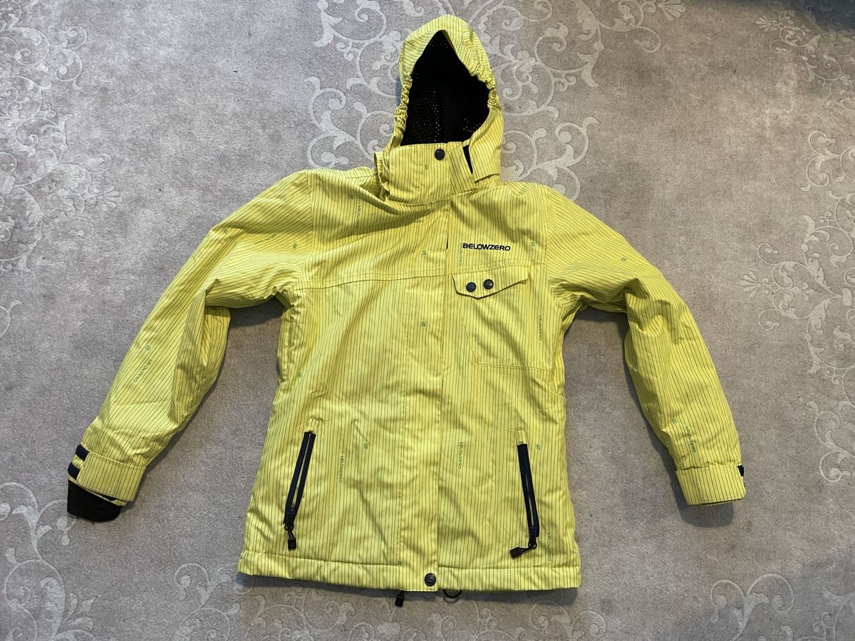 Jacken: Veste de ski Belowzero, jaune rayée, taille 140 cm – Gebraucht aus Worben von benit.drn 1