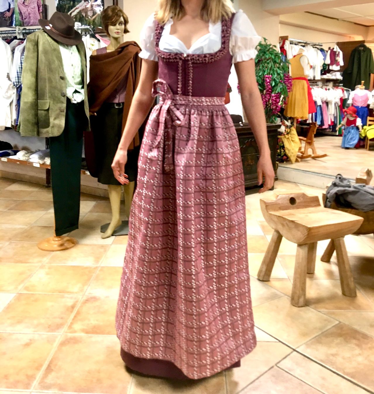 Costumes: Dirndl Lang handgemacht Kärnten – Neuf (Voir description) à Zürich par nisone
