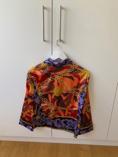Versace Blusen: Versace Bluse ab CHF 1,- – Gebraucht aus Adligenswil von Propylon 1