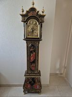 Chinesische Standuhr mit Glockenspiel