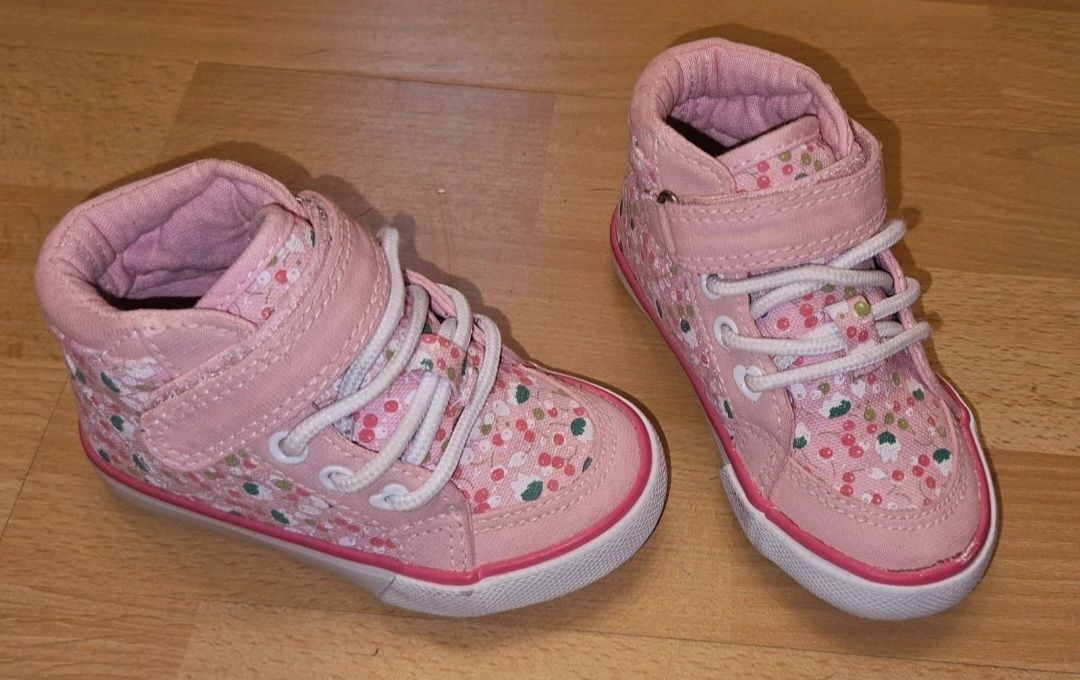 Scarpe per ragazze: Rosa Kinderschuhe mit Blumenmuster, Grösse 22 – Usato da Seuzach venduto da mar_8tfs