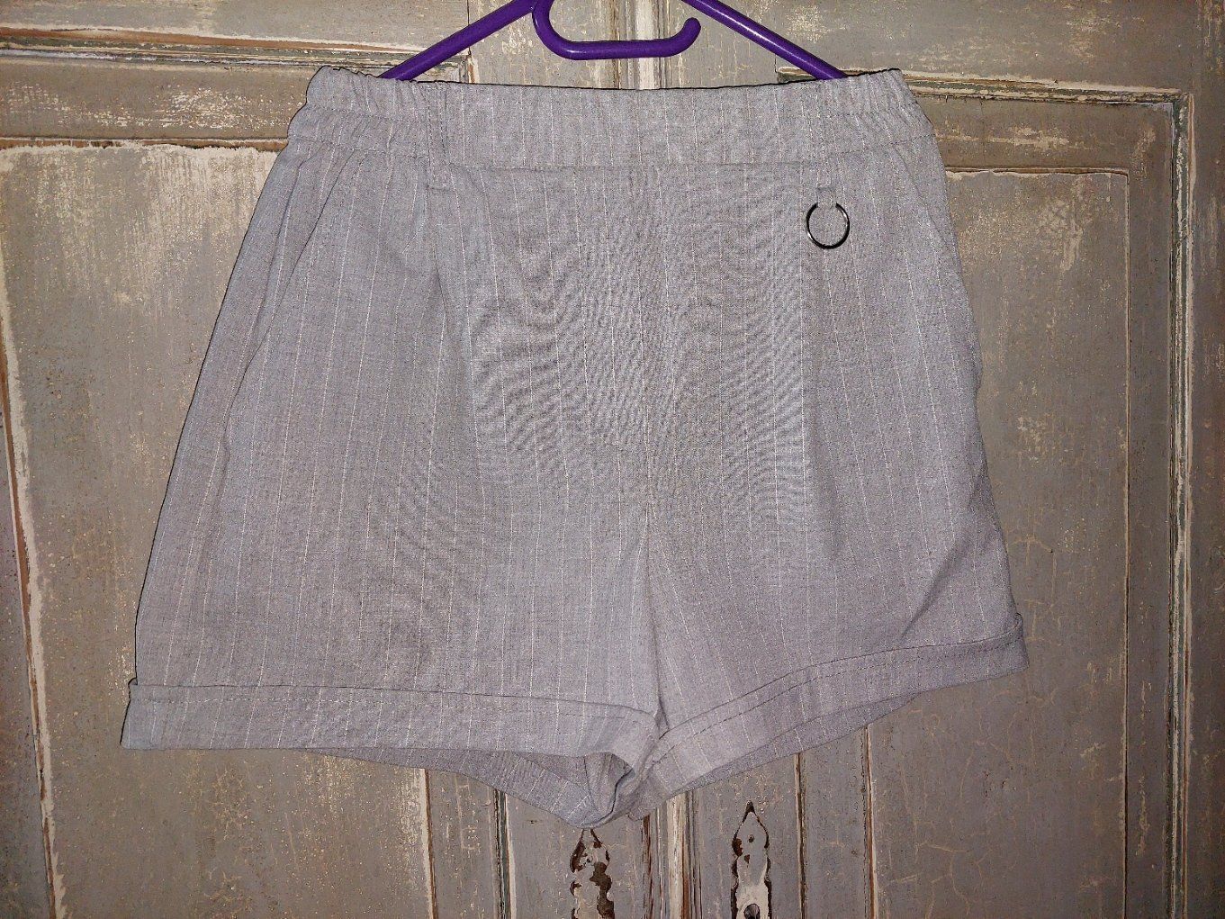 Bershka Pantaloni: Bershka - Shorts grau M – Usato da Besenbüren venduto da teluride89