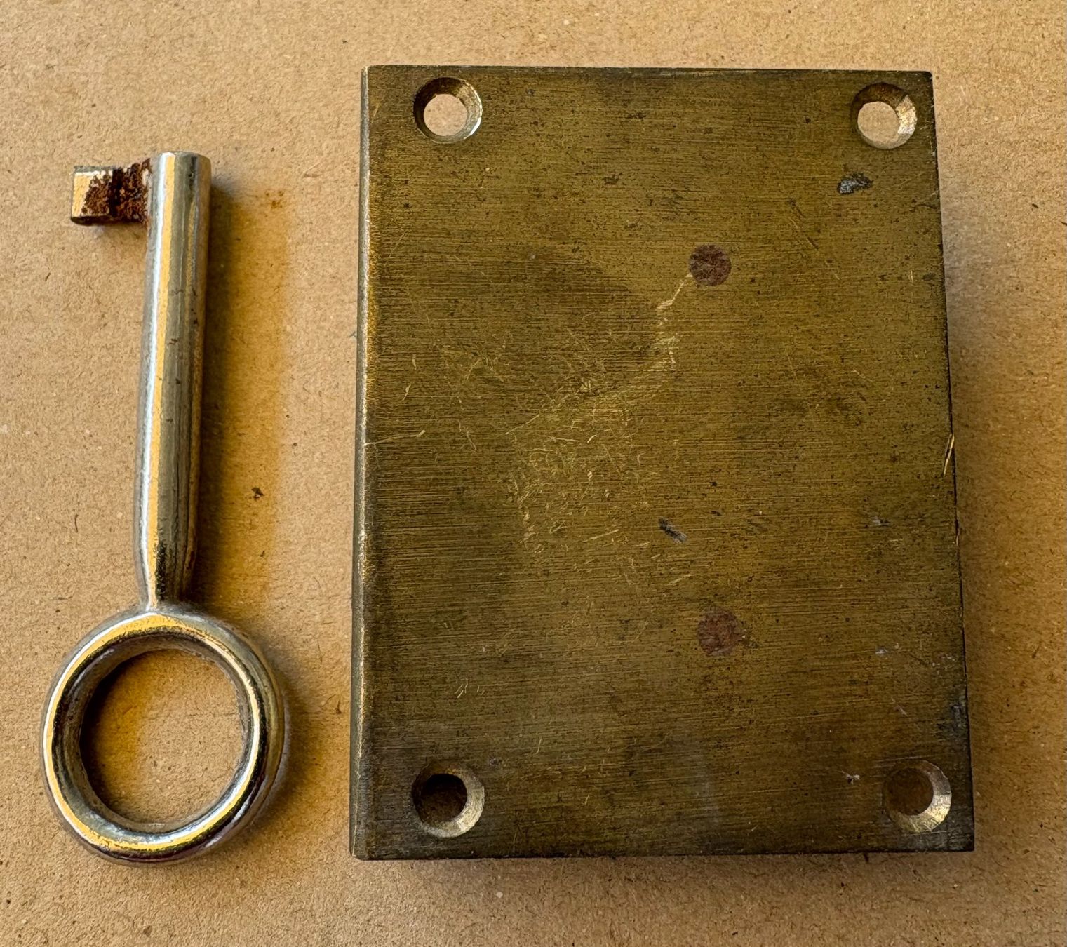 Cadenas: VINTAGE SCHLOSS MIT SCHLÜSSEL – D'occasion à Ostermundigen par wini63 1