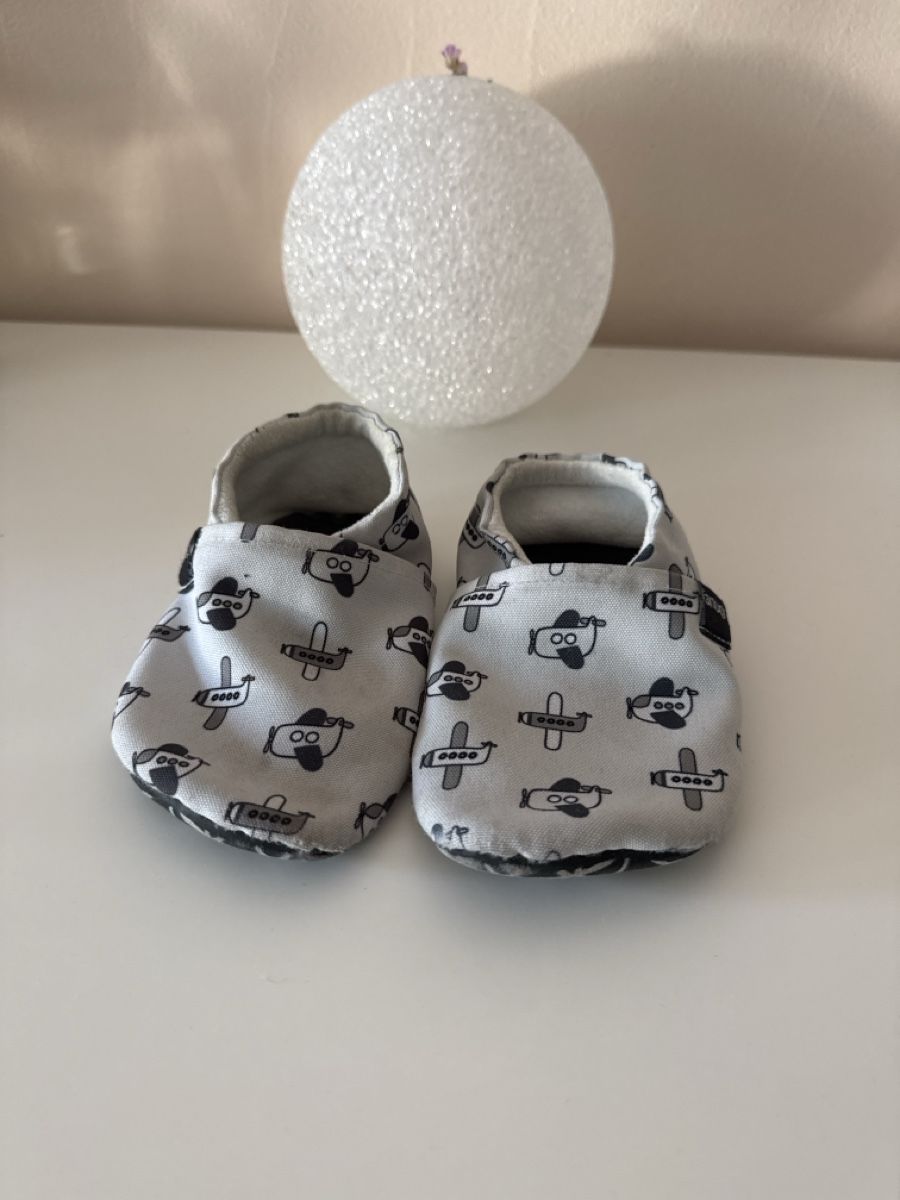 Chaussures garçon: Snugi slippers EU 23/24 – D'occasion à Bever par tut_tmz9