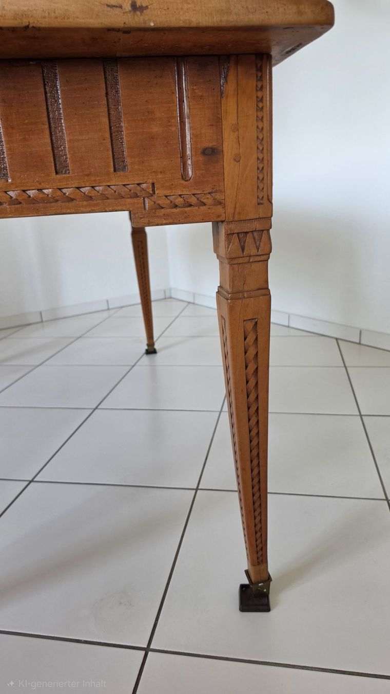 Tische: Antiker Holztisch – Gebraucht aus Thun von Jelly 2